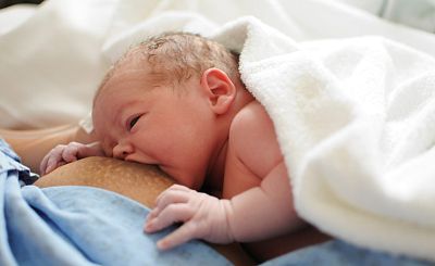 Stillen zur Schmerzlinderung bei Impfungen und medizinischen Maßnahmen